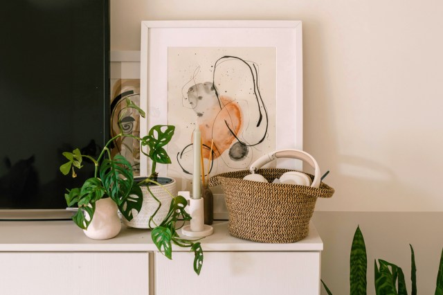 A shelf with lots of decorations