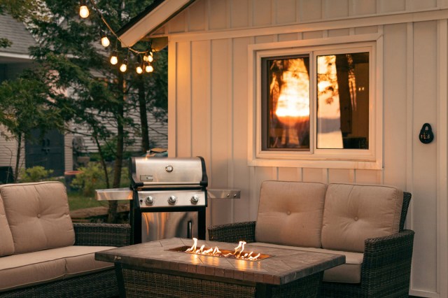 A back patio with a fire pit